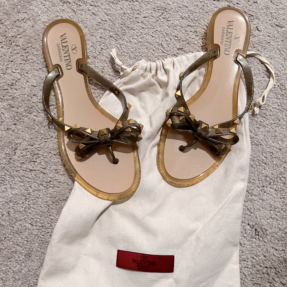 Valentino Slides